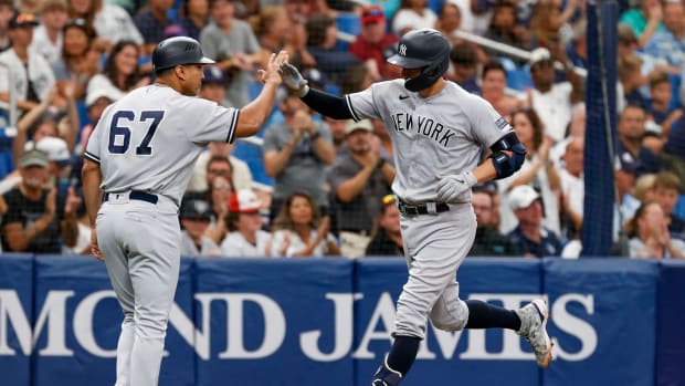 El jardinero dominicano de 25 años, Oscar González, ha sido reclamado por los Yankees 